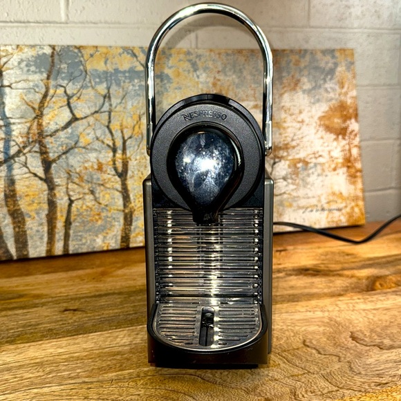 Nespresso C 60 Pixie Black/Chrome espresso maker Preowned excellent condition. - Picture 3 of 8